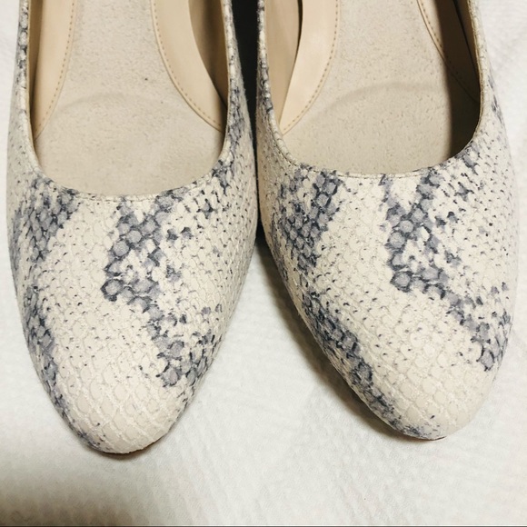 New Cole Haan Soft Wedges 9 - Picture 2 of 7
